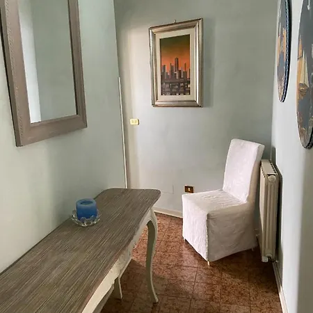 Lola A Apartment
